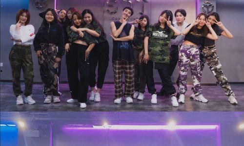 安惠小蘑菇舞蹈视频,萌动瞬间，舞动青春风采